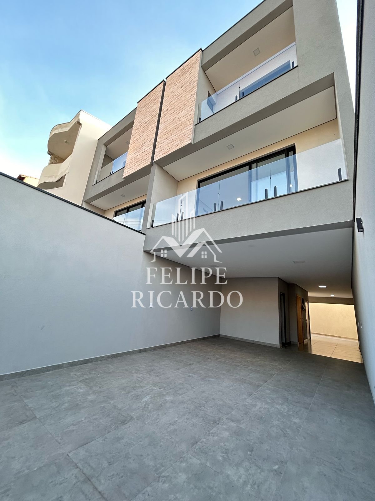 Casa à venda com 3 quartos, 230m² - Foto 1