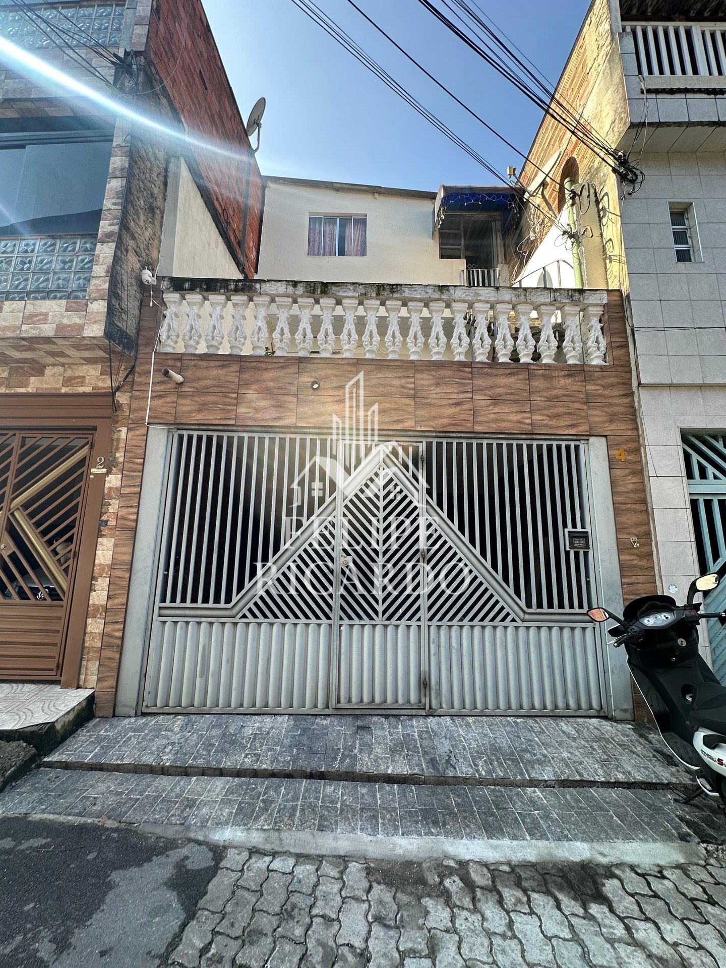 Casa à venda com 4 quartos, 200m² - Foto 1