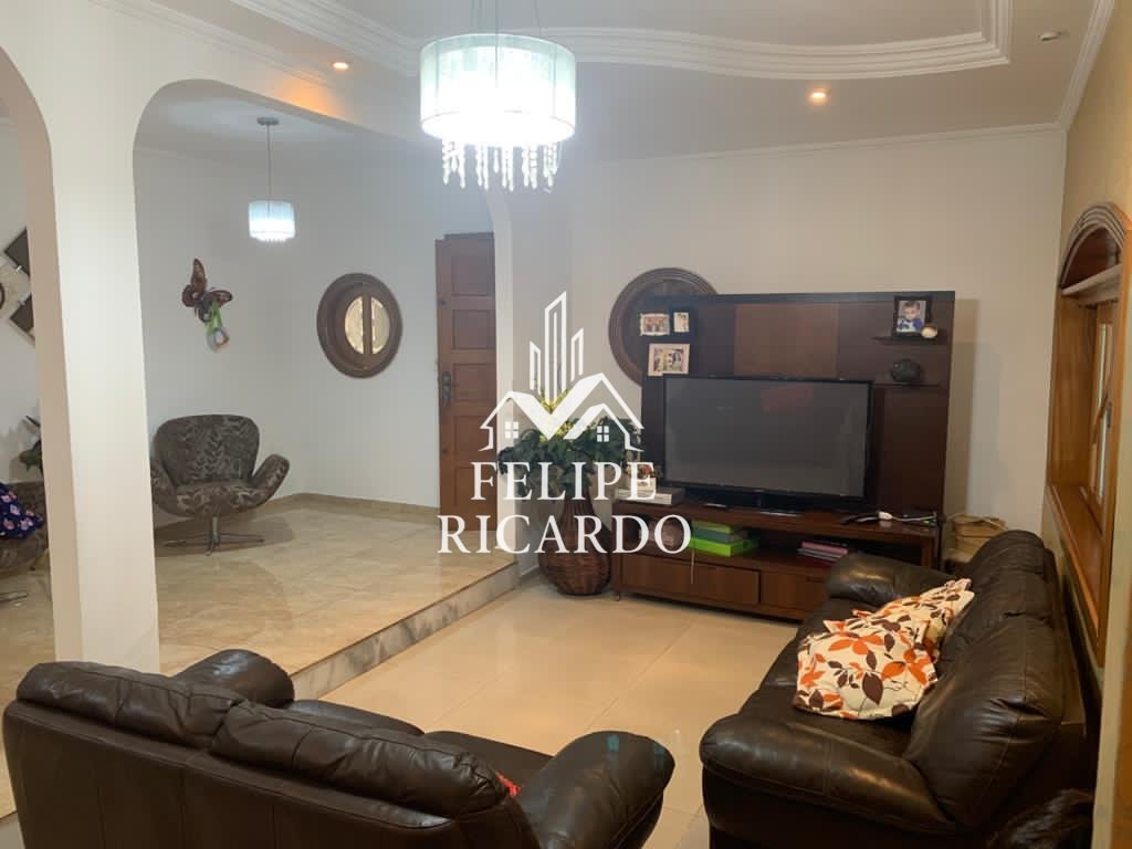 Casa para alugar com 4 quartos, 235m² - Foto 4
