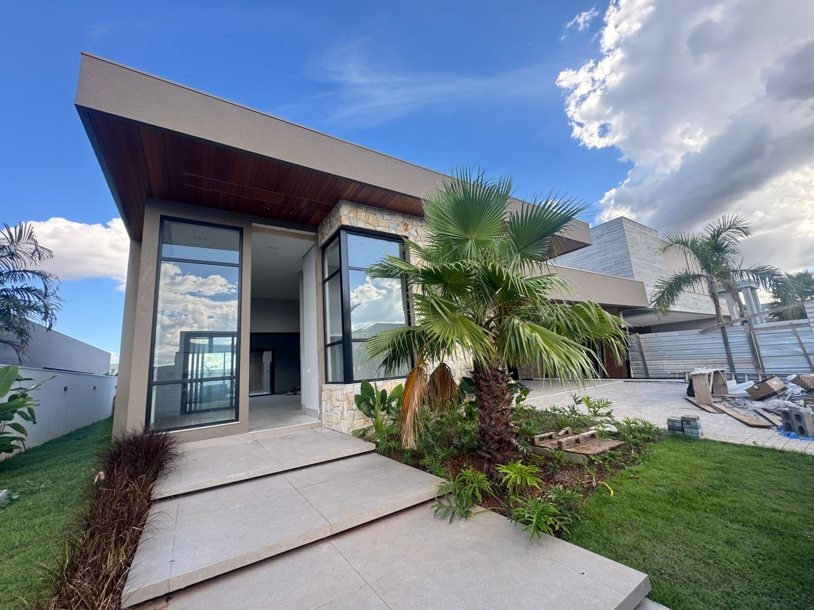 Casa de Condomínio à venda com 4 quartos, 386m² - Foto 4
