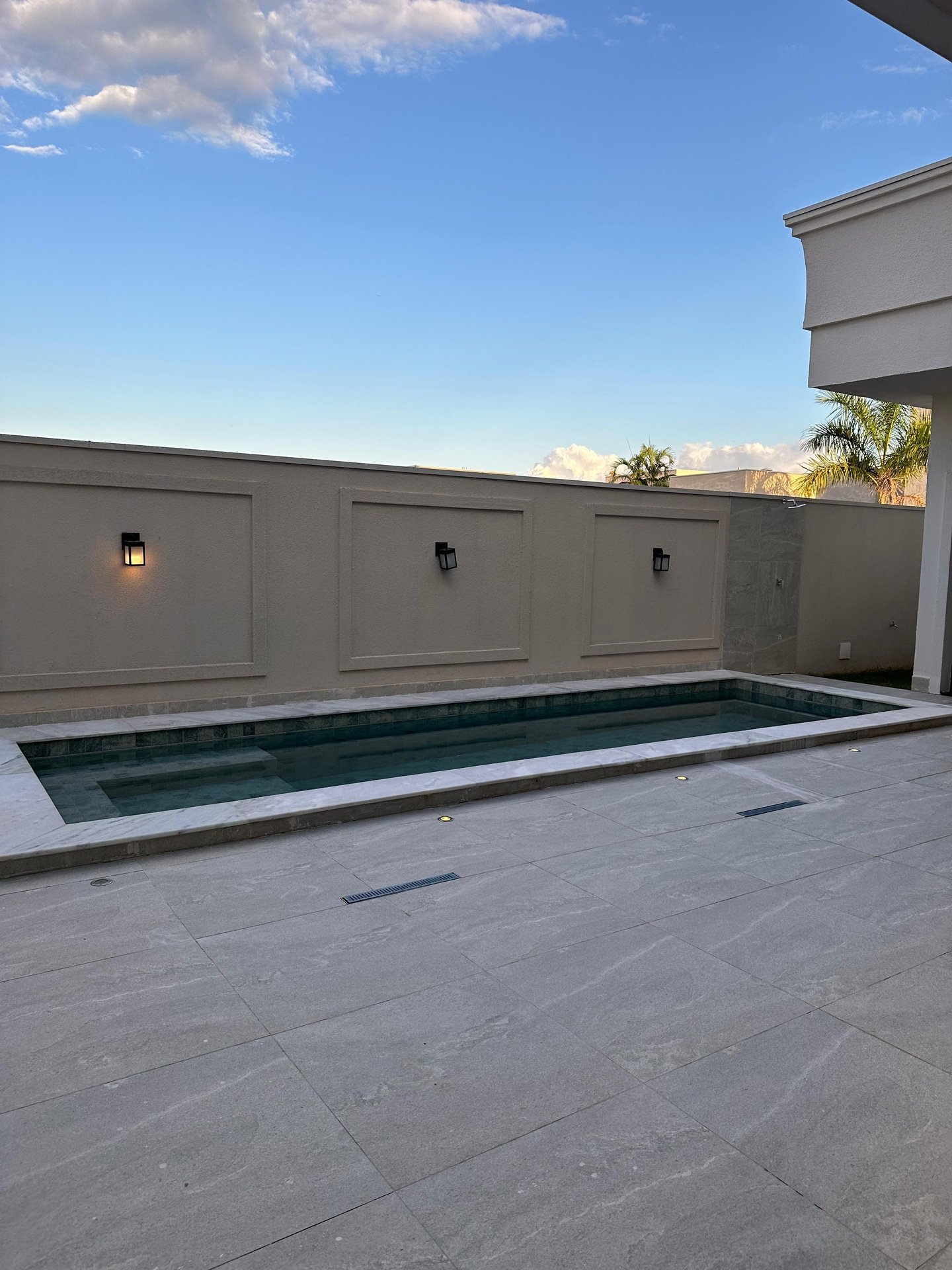 Casa de Condomínio à venda com 4 quartos, 374m² - Foto 2