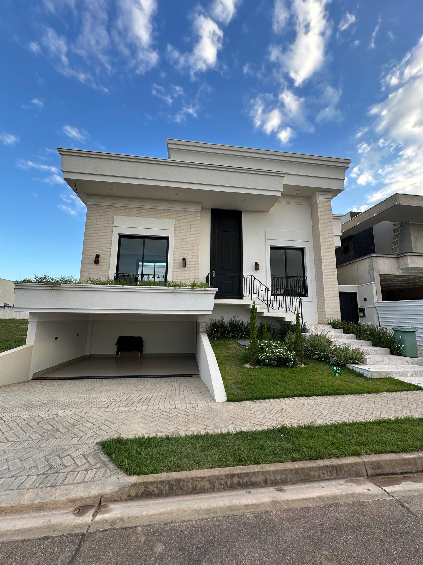 Casa de Condomínio à venda com 4 quartos, 374m² - Foto 1