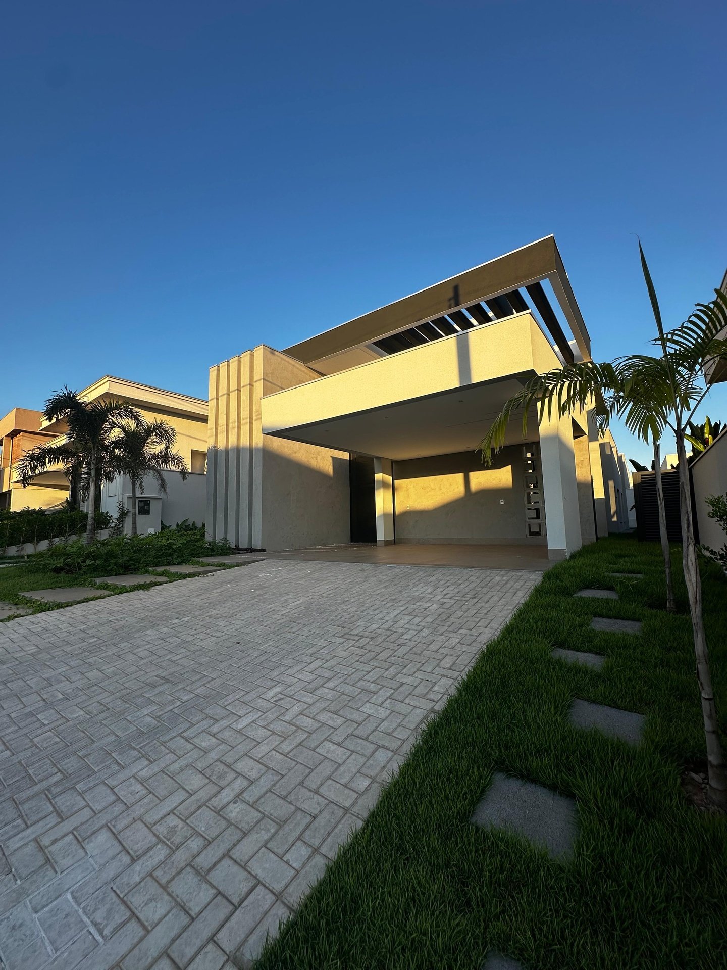 Casa de Condomínio à venda com 3 quartos, 205m² - Foto 2