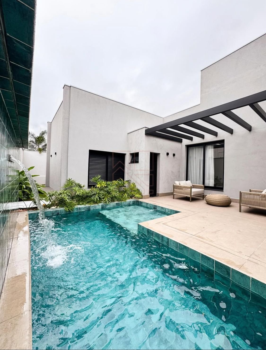 Casa de Condomínio à venda com 3 quartos, 205m² - Foto 1