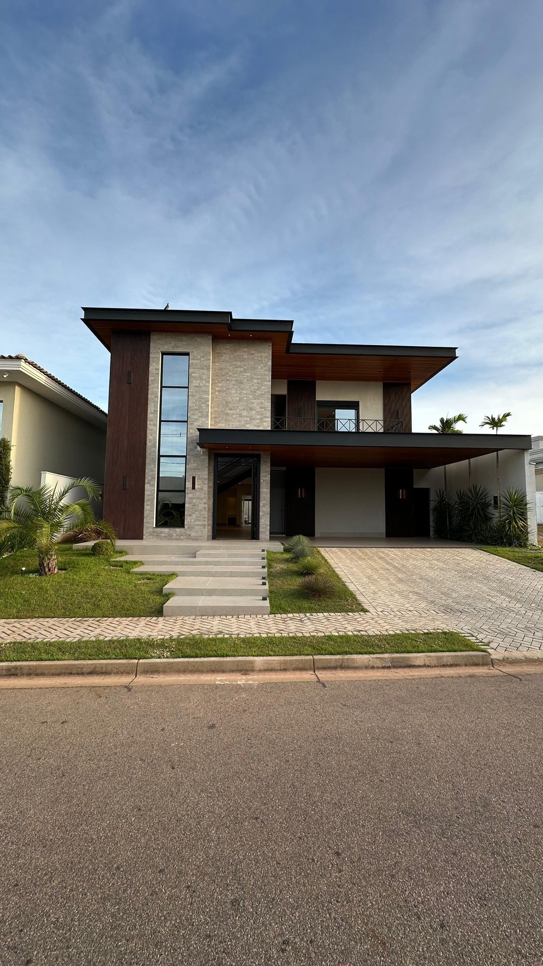 Casa de Condomínio à venda com 3 quartos, 354m² - Foto 1