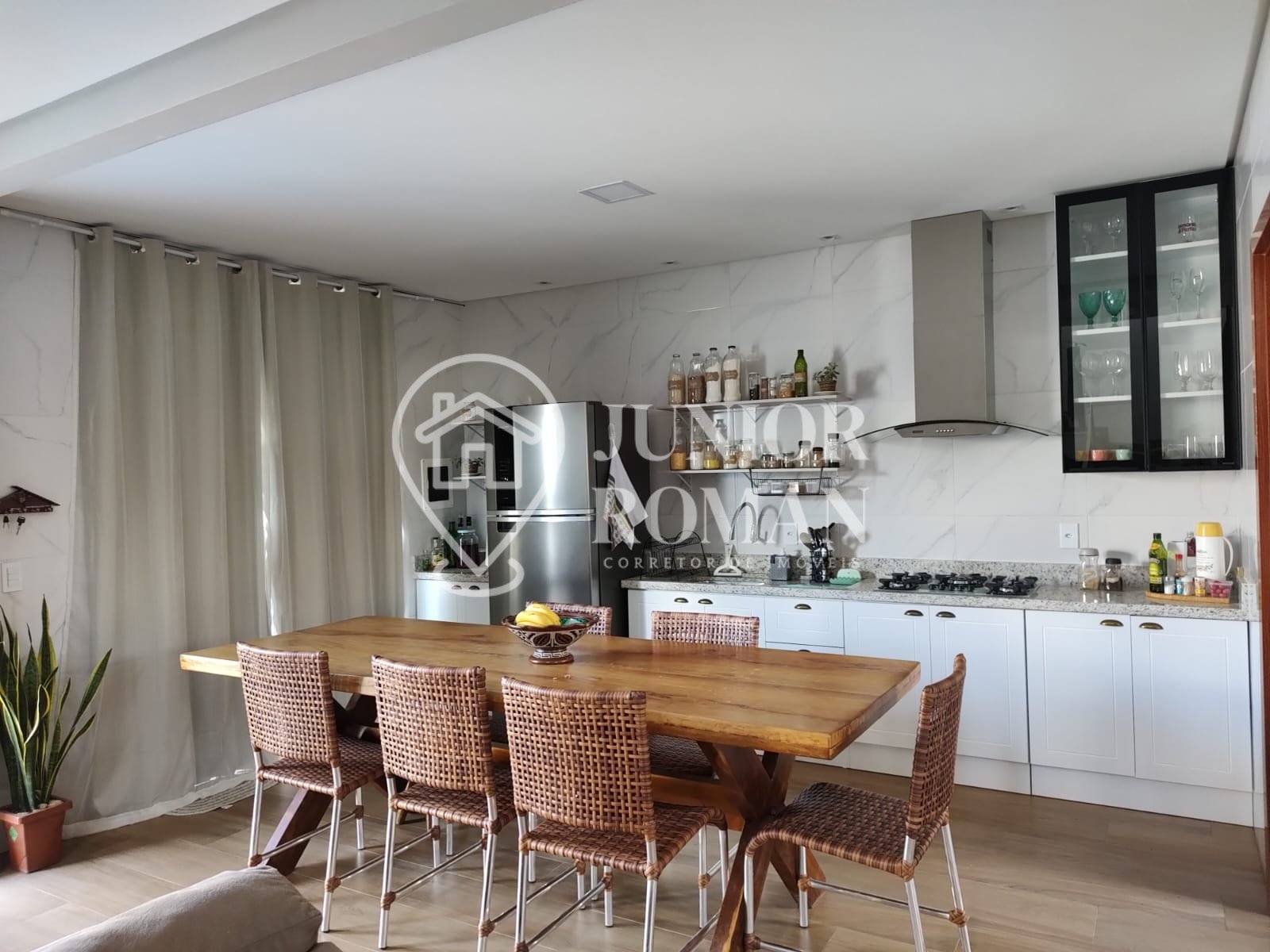 Sobrado, 4 quartos, 303 m² - Foto 1