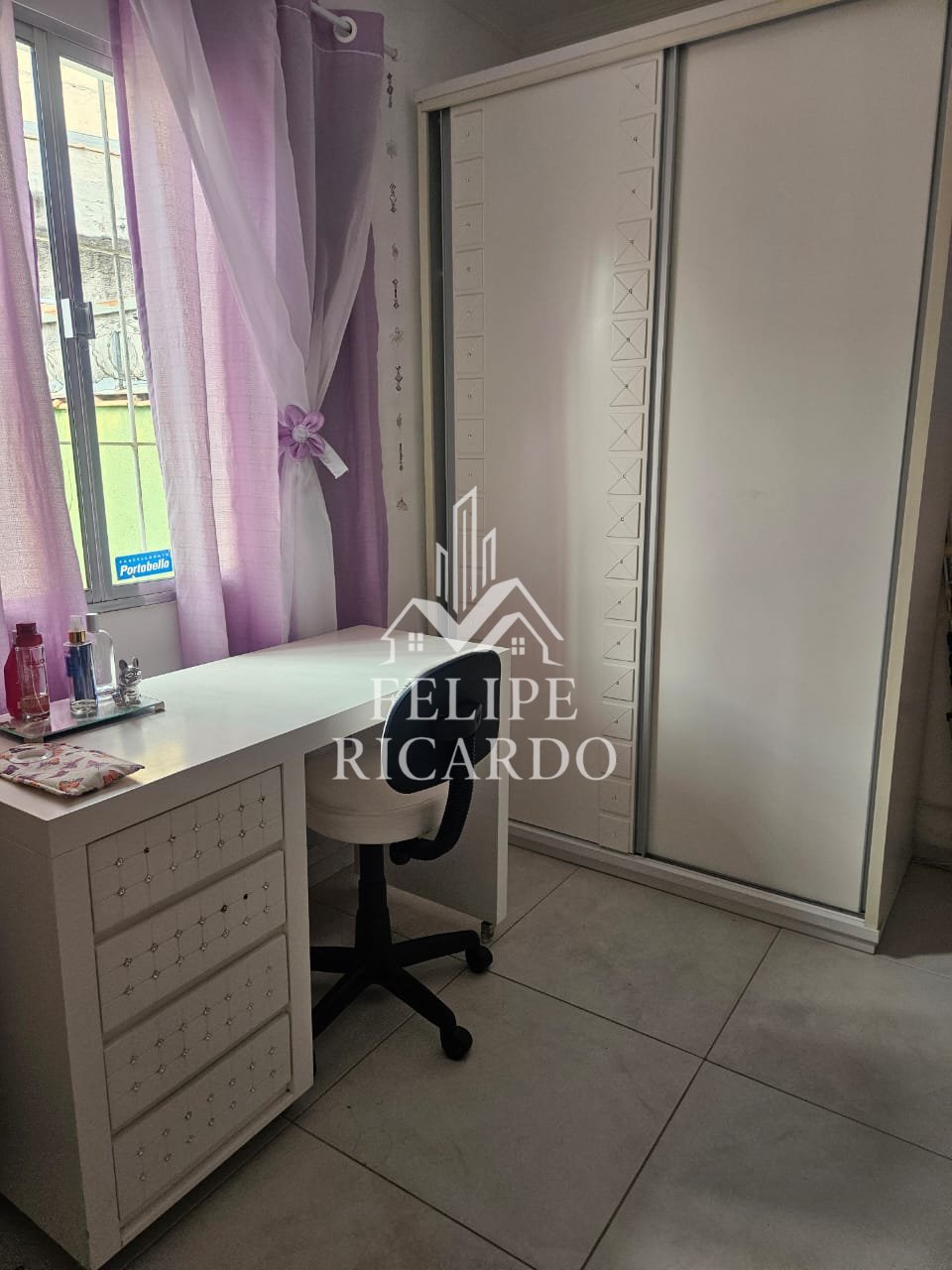 Casa à venda com 4 quartos, 215m² - Foto 2