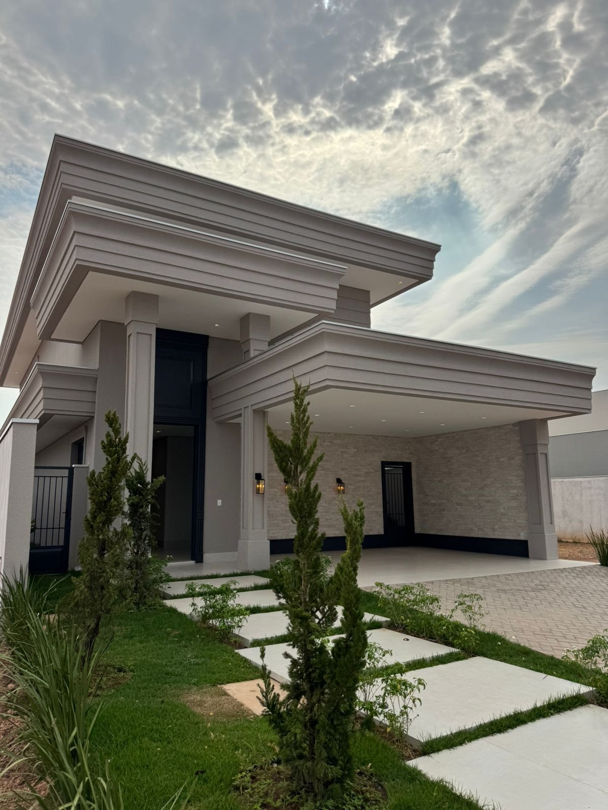 Casa de Condomínio à venda com 4 quartos, 257m² - Foto 2