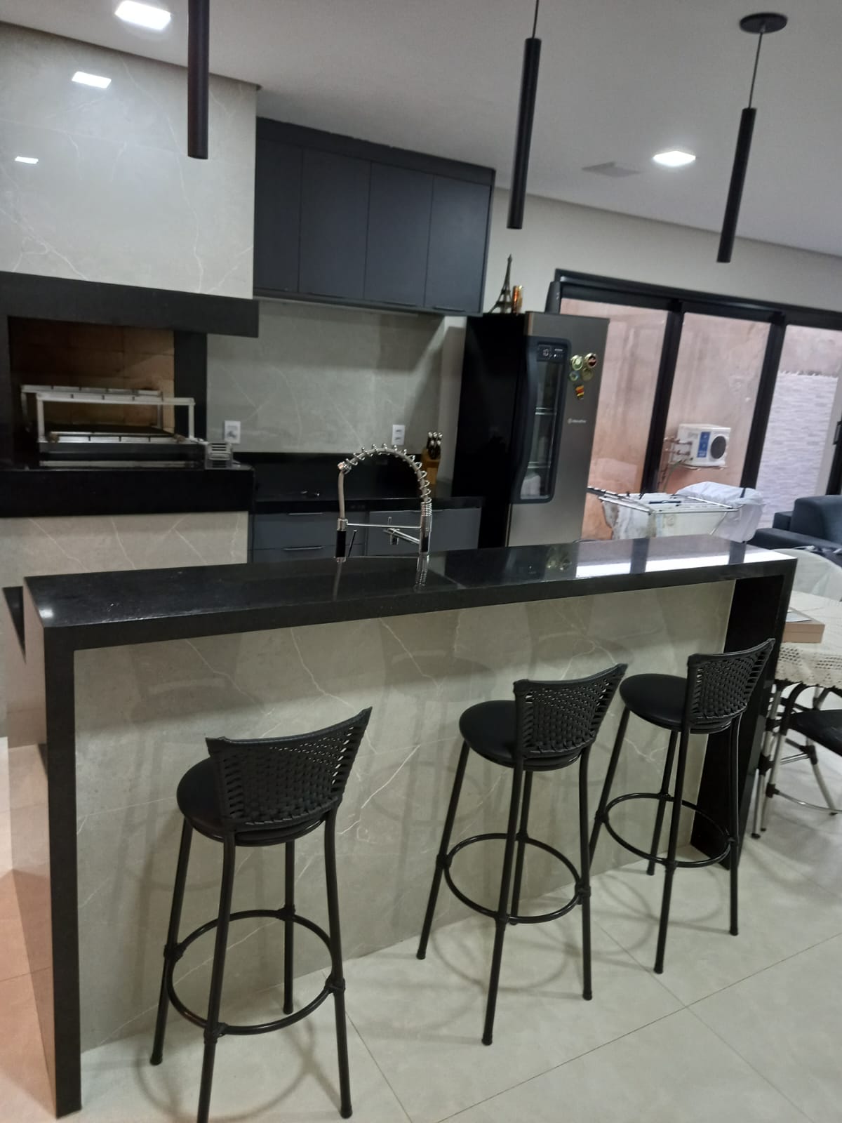 Casa de Condomínio à venda com 4 quartos, 289m² - Foto 2