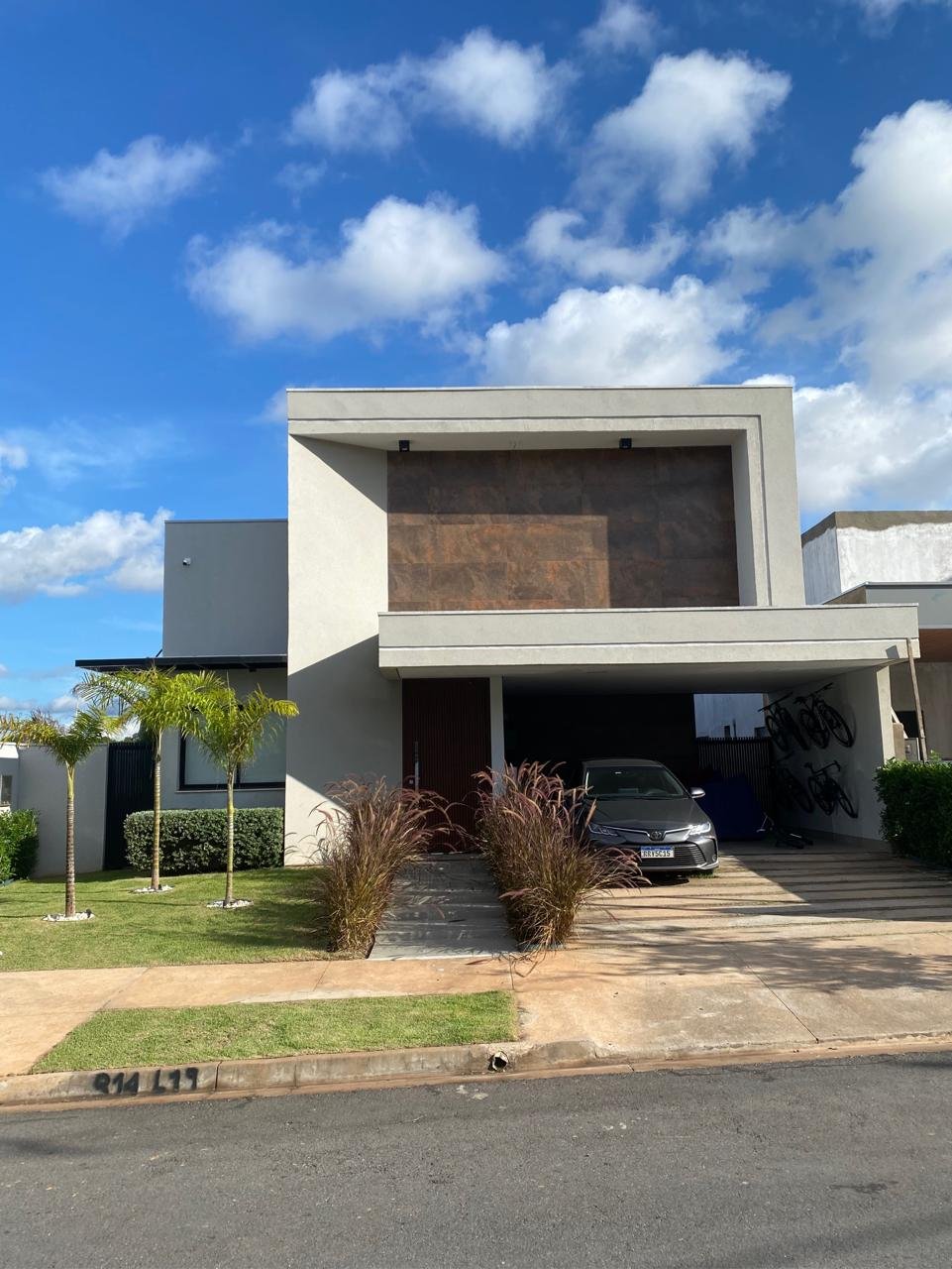 Casa de Condomínio à venda com 3 quartos, 250m² - Foto 1