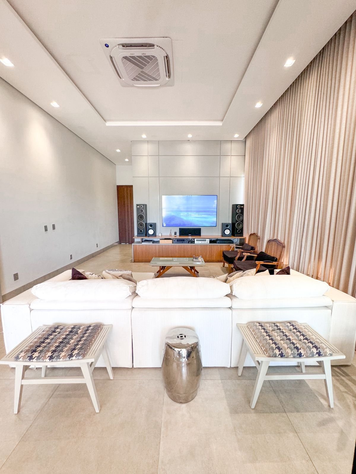 Casa de Condomínio à venda com 3 quartos, 250m² - Foto 2