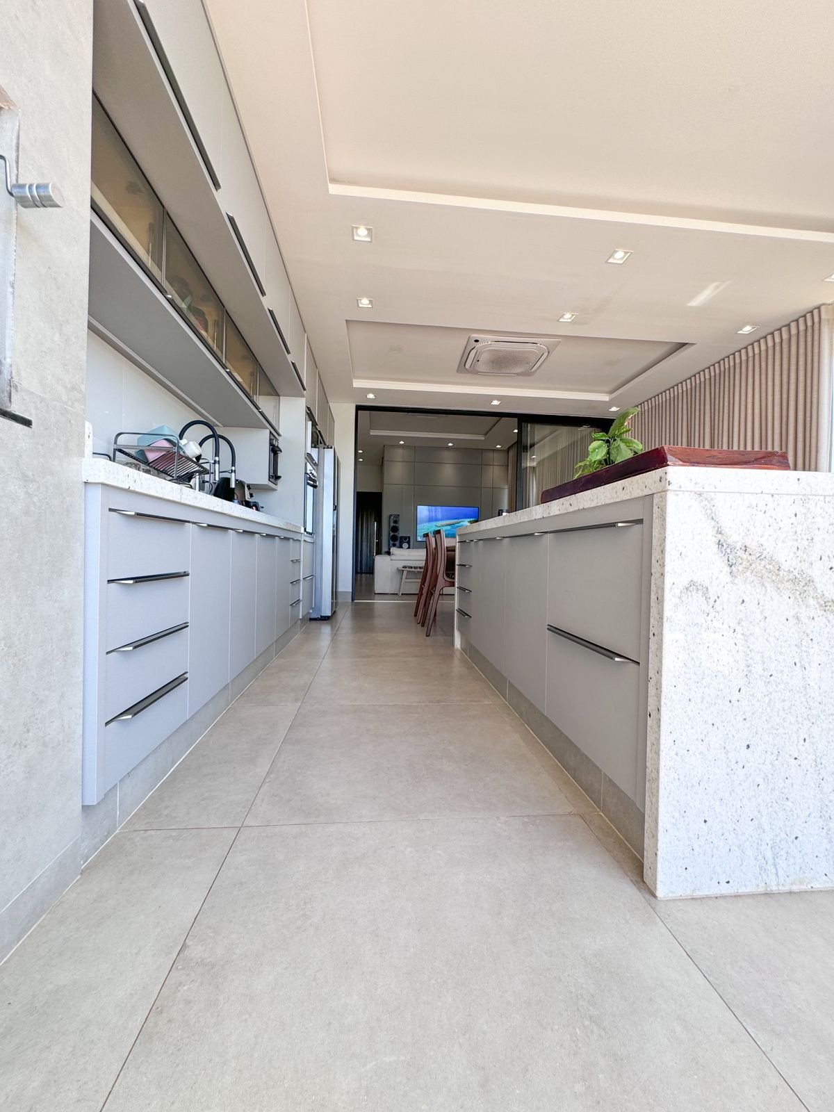 Casa de Condomínio à venda com 3 quartos, 250m² - Foto 3
