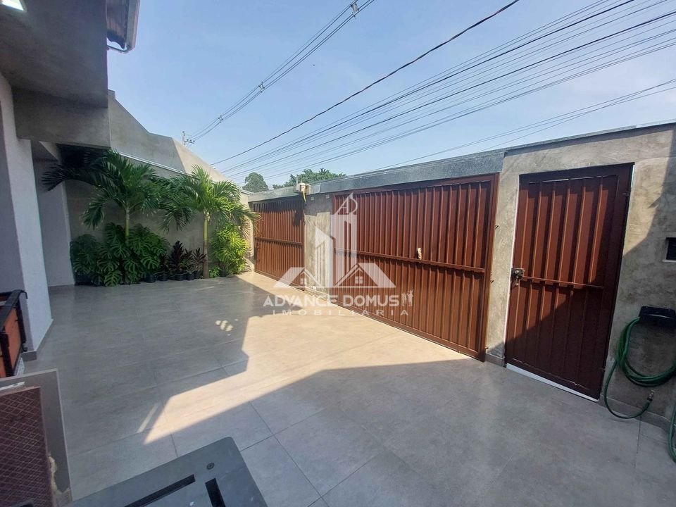 Casa à venda com 4 quartos, 300m² - Foto 2