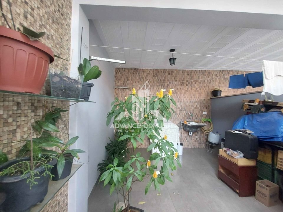 Casa à venda com 4 quartos, 300m² - Foto 19