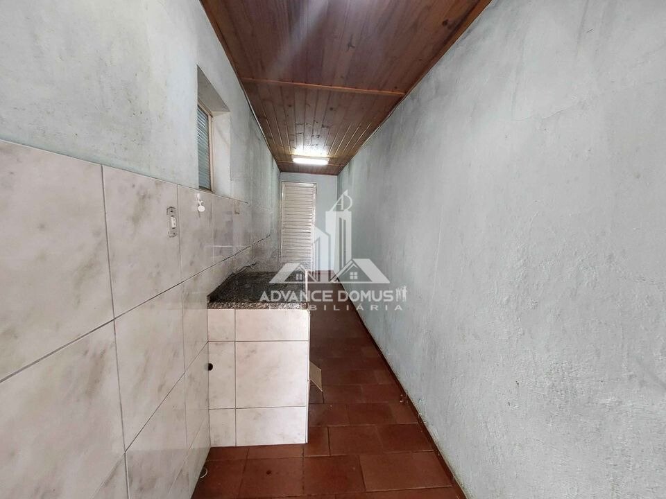 Casa à venda com 2 quartos, 180m² - Foto 6