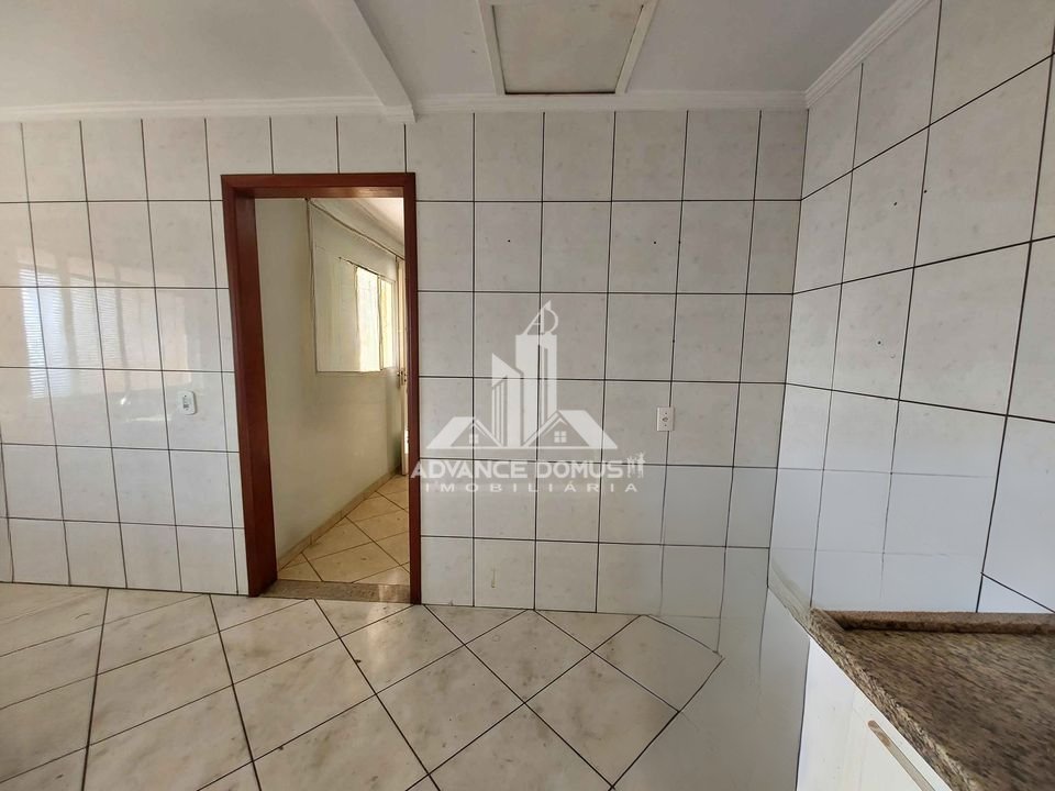 Casa à venda com 2 quartos, 180m² - Foto 9