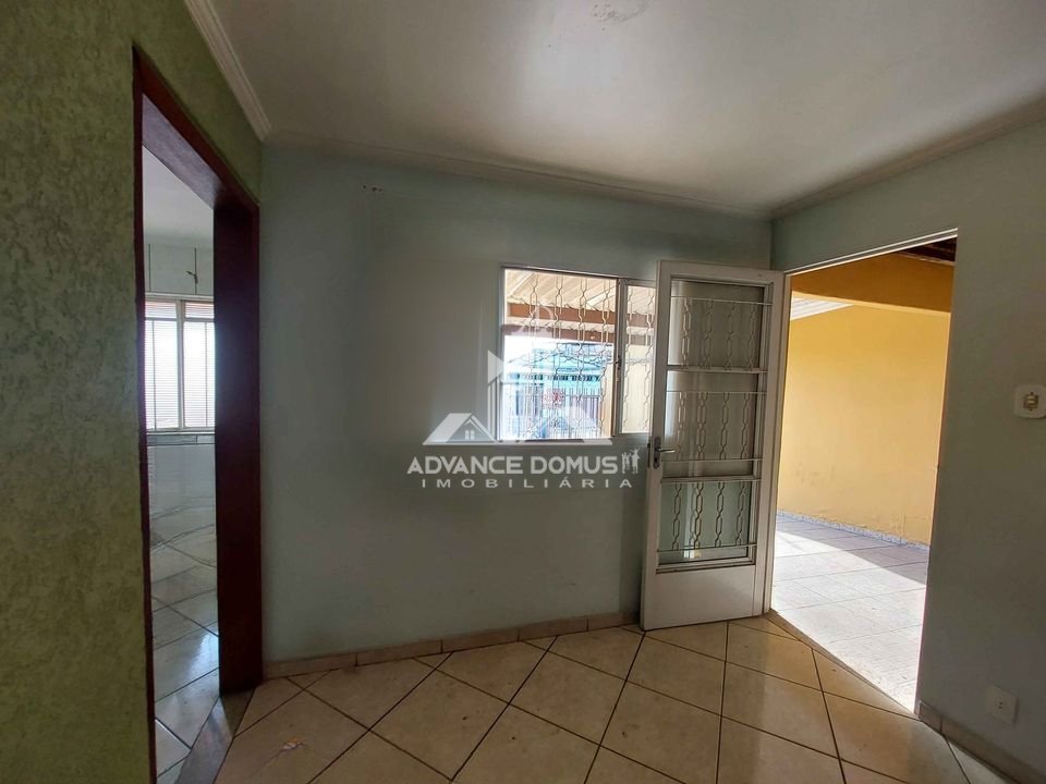 Casa à venda com 2 quartos, 180m² - Foto 4