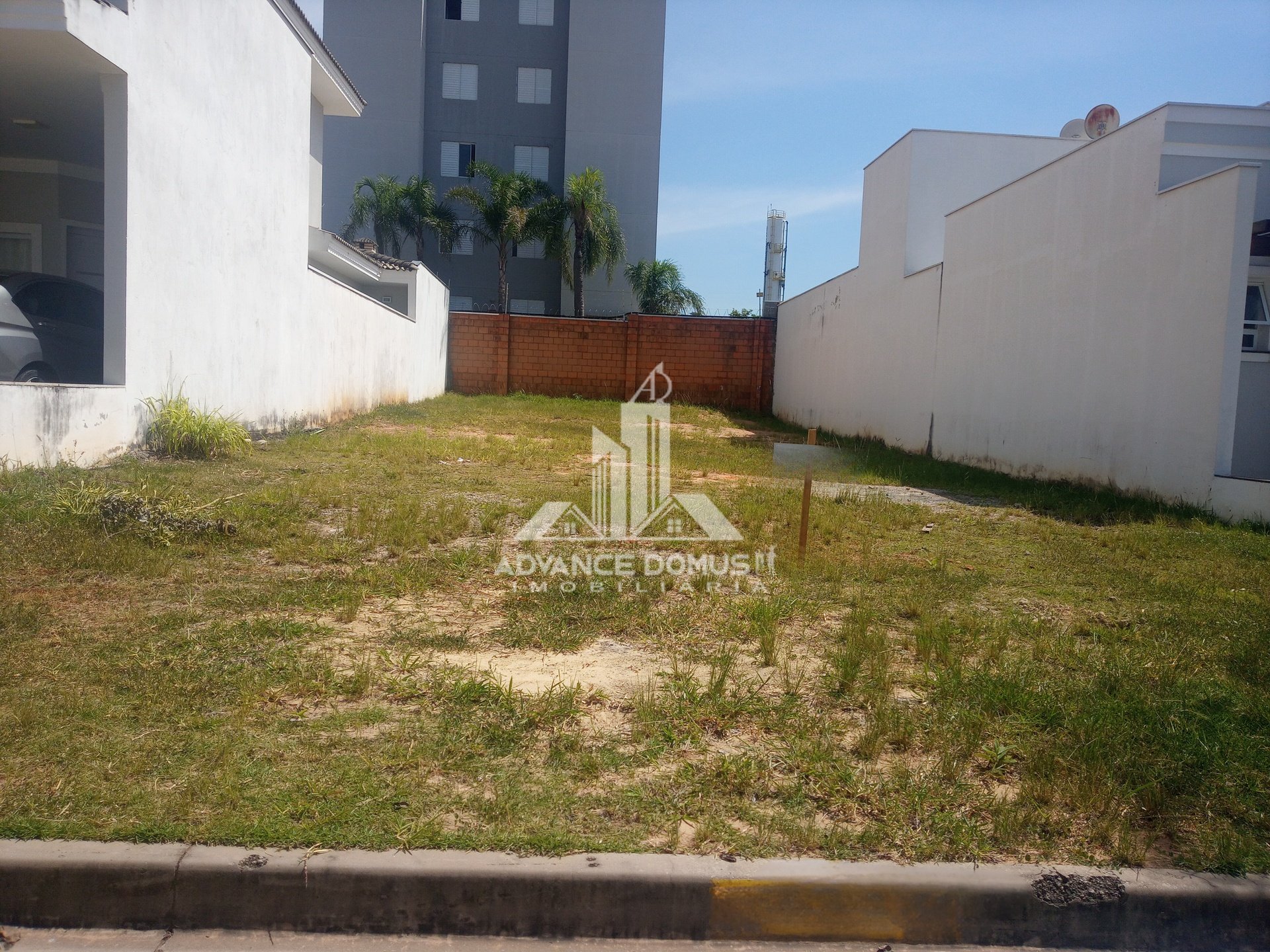 Terreno à venda, 250m² - Foto 1