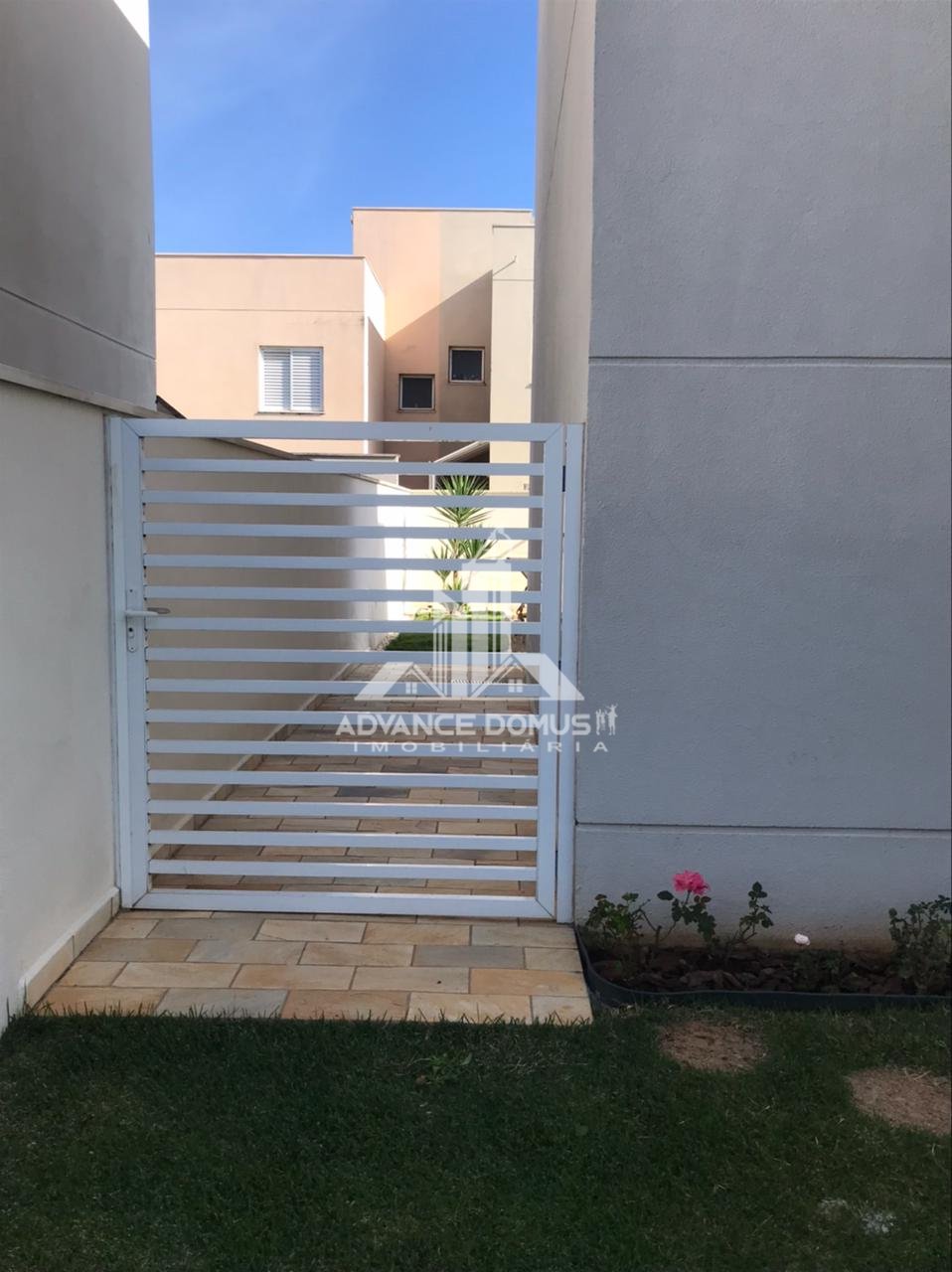 Casa de Condomínio à venda com 4 quartos, 110m² - Foto 2