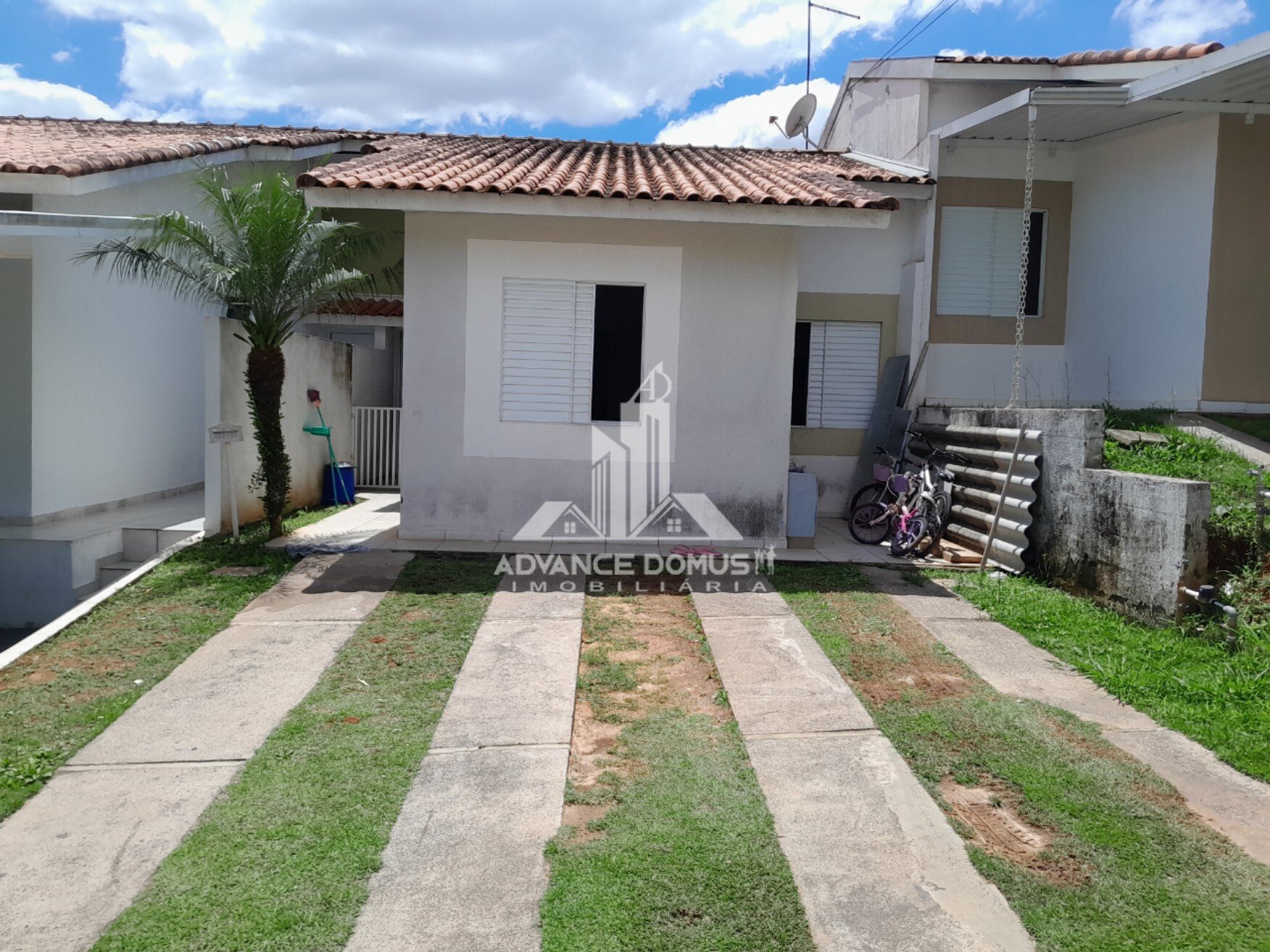 Casa de Condomínio à venda com 4 quartos, 97m² - Foto 1