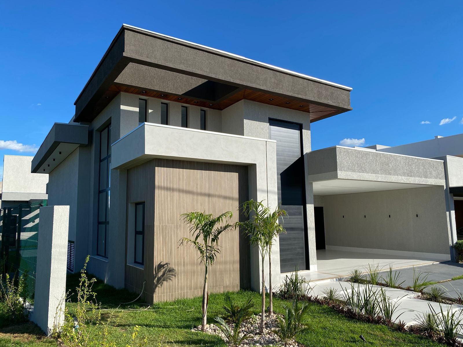 Casa de Condomínio à venda com 3 quartos, 237m² - Foto 1