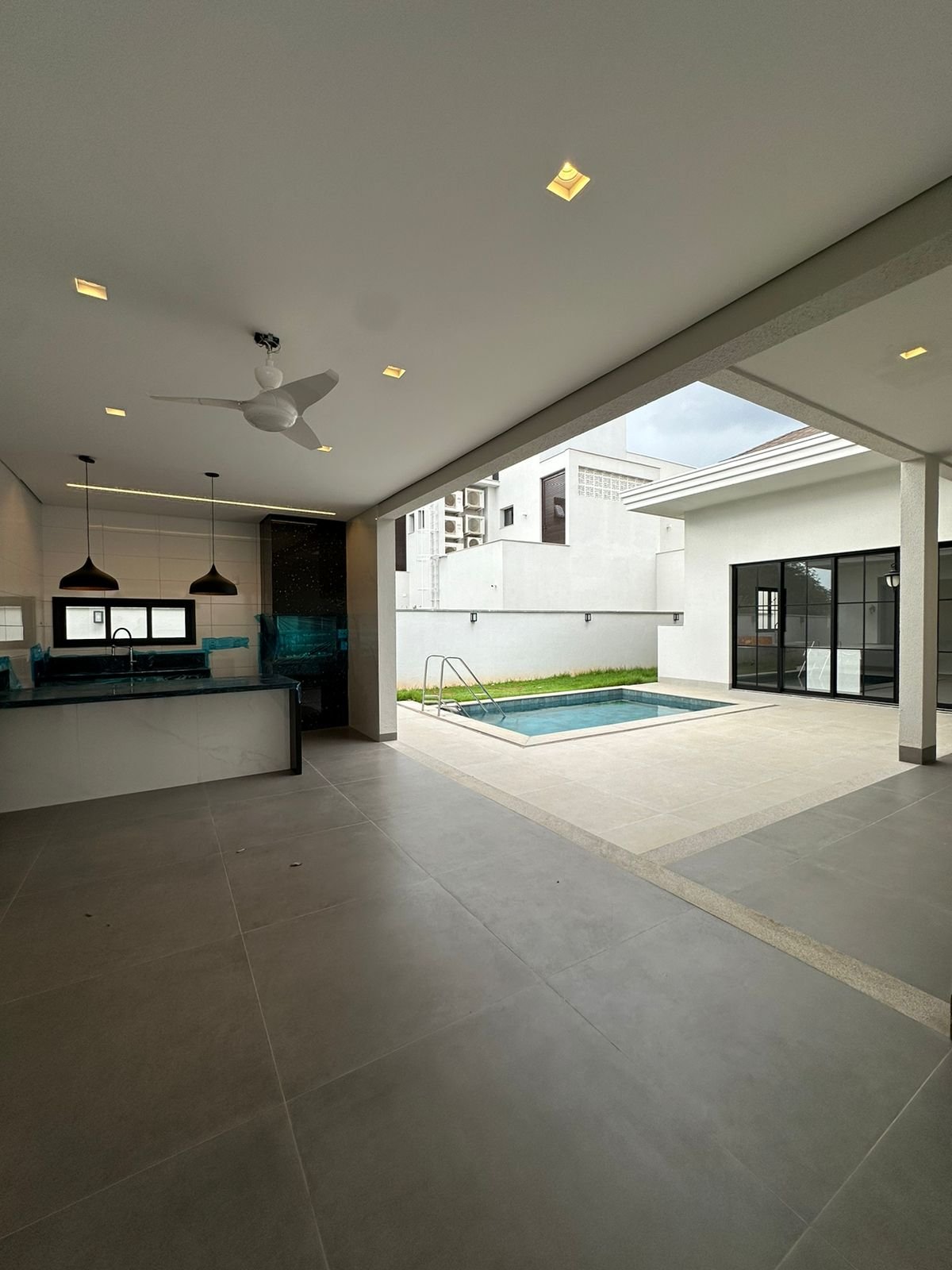 Casa de Condomínio à venda com 4 quartos, 420m² - Foto 18
