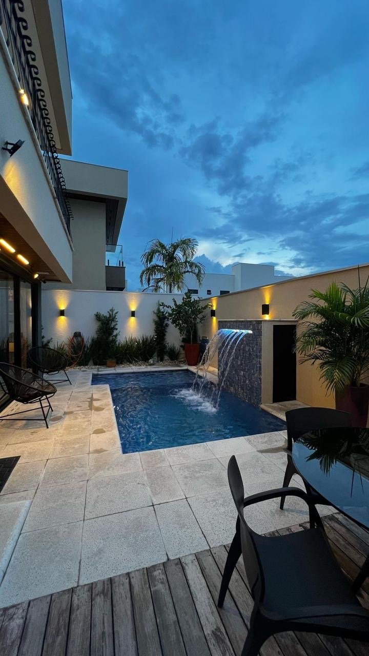Casa de Condomínio à venda com 4 quartos, 275m² - Foto 2