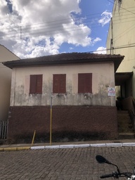 Casa de 3 quartos, 140m² no bairro Centro, em Córrego do Bom Jesus | Eu Corretor