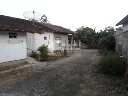 Casa no bairro Centro, em São João Batista | Eu Corretor