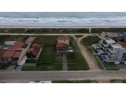 Sobrado de 2 quartos, no bairro Balneário Coroados, em Guaratuba | Eu Corretor