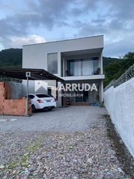 Casa de 260m² no bairro Vargem Grande, em Florianópolis | Eu Corretor