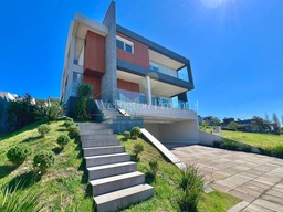 Casa de Condomínio de 4 quartos, 375m² no bairro Vila Nova, em Porto Alegre | Eu Corretor