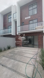 Sobrado de 115m² no bairro IPACARAY, em Matinhos | Eu Corretor