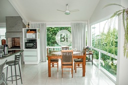 Casa de 3 quartos, no bairro Ariribá, em Balneário Camboriú | Eu Corretor