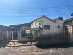 Casa de 2 quartos, no bairro Cohab II, em Passos | Eu Corretor