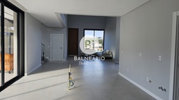 Casa de 4 quartos, no bairro Distrito Rio do Meio, em Balneário Camboriú | Eu Corretor