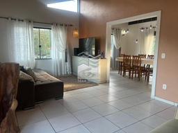 Casa de 4 quartos, no bairro Centro, em Porto Belo | Eu Corretor