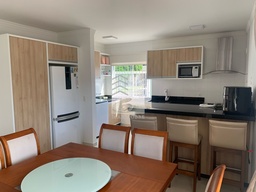 Sobrado de 3 quartos, no bairro Balneário Perequê , em Porto Belo | Eu Corretor