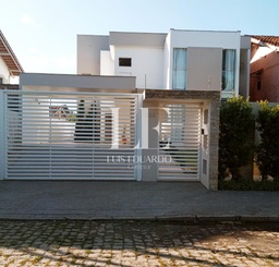 Casa de 4 quartos, no bairro Centro, em Balneário Piçarras | Eu Corretor