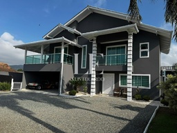 Casa de 3 quartos, no bairro Centro, em Balneário Piçarras | Eu Corretor