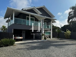 Casa de 3 quartos, no bairro Centro, em Balneário Piçarras | Eu Corretor