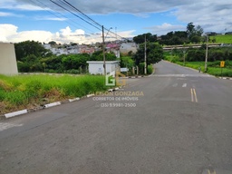 Lote/Terreno de 204m² no bairro Parque das Aroeiras, em Passos | Eu Corretor