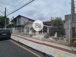 Casa de 3 quartos, no bairro Centro, em Balneário Camboriú | Eu Corretor